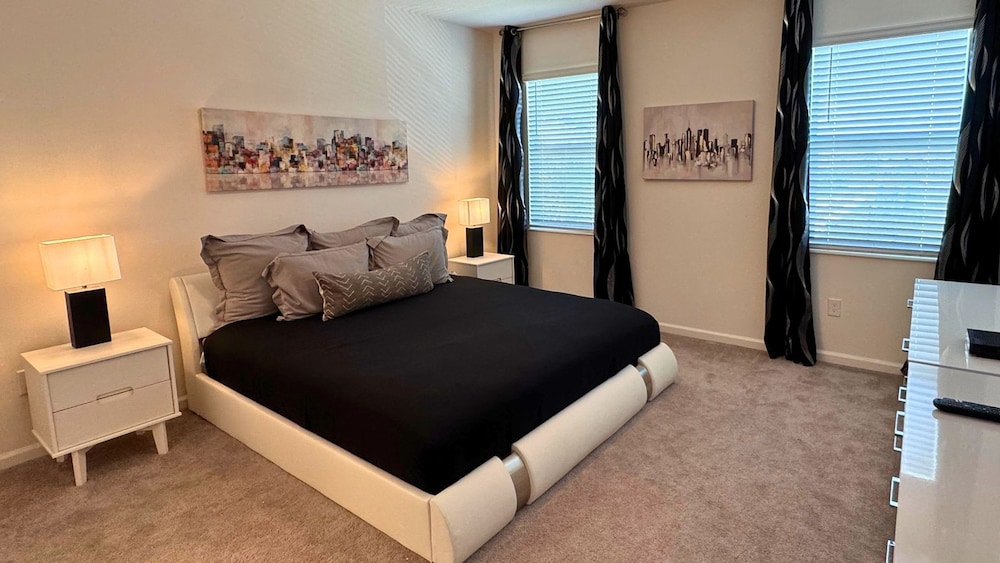 Family Friendly 12bd w Jacuzzi Veranda Palms 4401