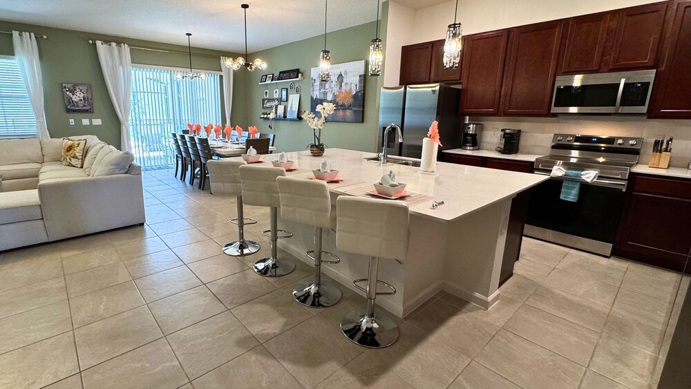 Family Friendly 12bd w Jacuzzi Veranda Palms 4401