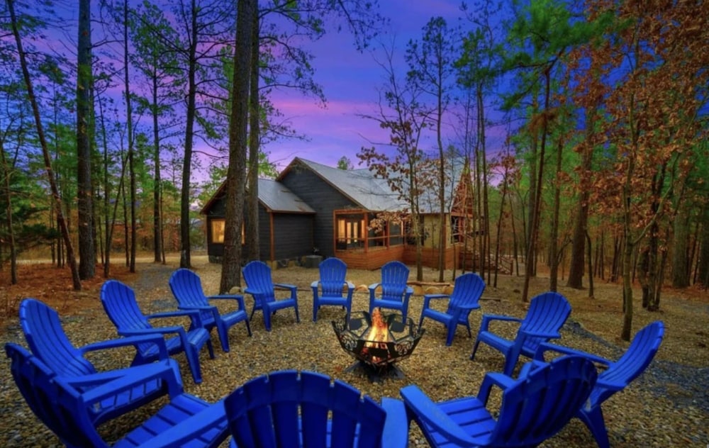 Whispering Winds Luxury Cabin in Hochatown