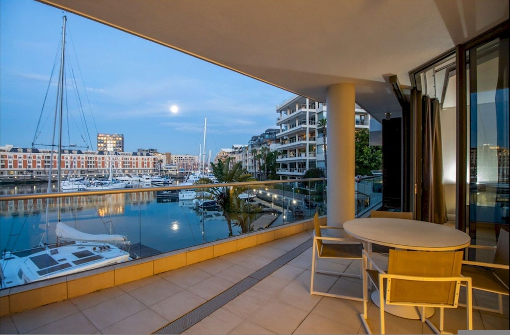 Executive Yacht View One Bedroom Marina Apartment - 509
