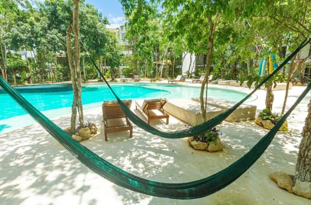 Anana Yaaxlum 105 S Oasis Pool and Jacuzzi