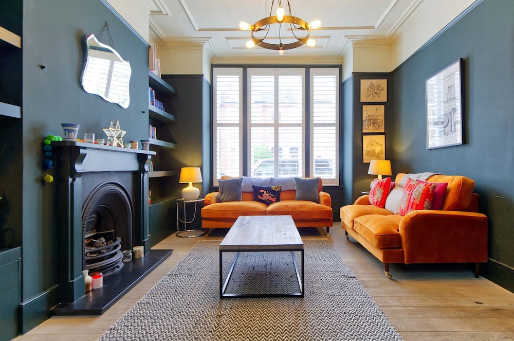 4 Bedroom House Barnes