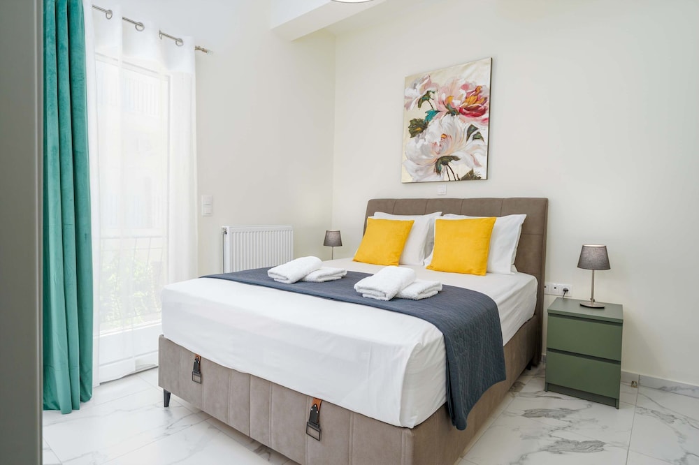 Zografou Bright Getaway - Athens City Escape