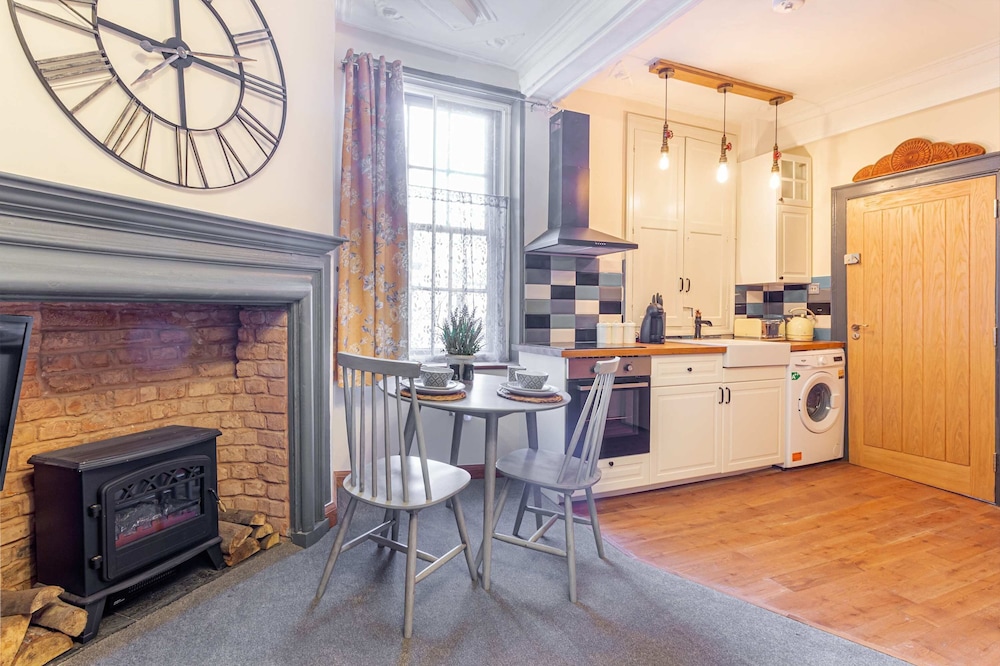 Host Stay Merchant House Studio