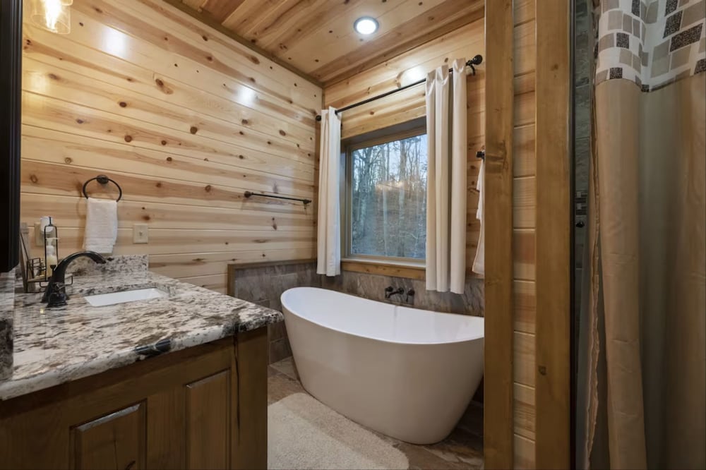 Three Bears Hideout Luxury Mountain Cabin Getaway for Families Groups