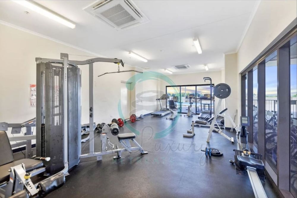 Pinnacle Penthouse Ambience Views Pool Gym - Image 5