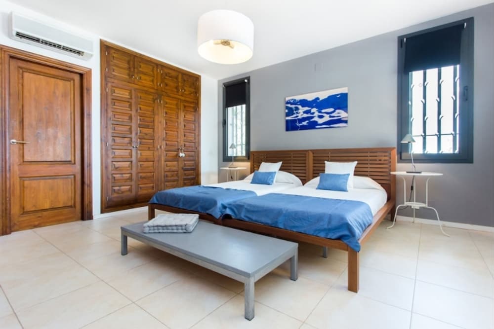 Th06 Villa in Miami Platja 6 Bedrooms