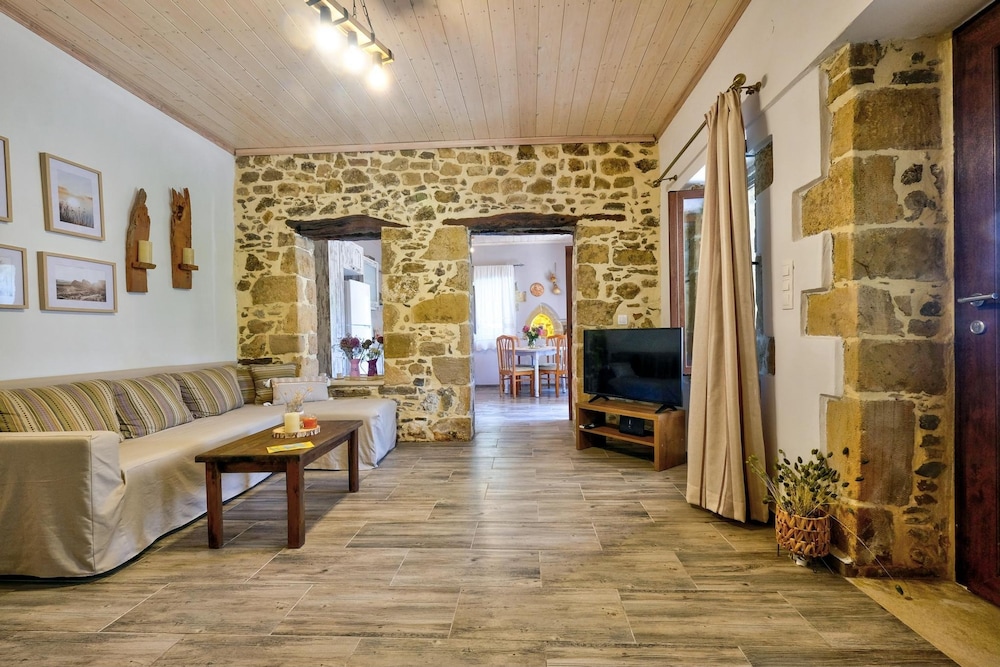 Apartments Panethimos