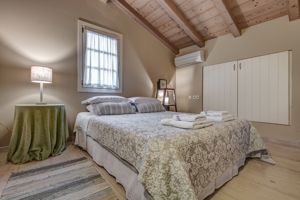 Mastrogiannis Farm House view 3