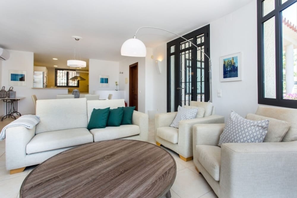 Th06 Villa in Miami Platja 6 Bedrooms