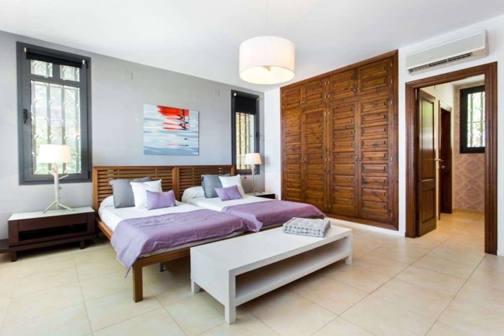 Th06 Villa in Miami Platja 6 Bedrooms