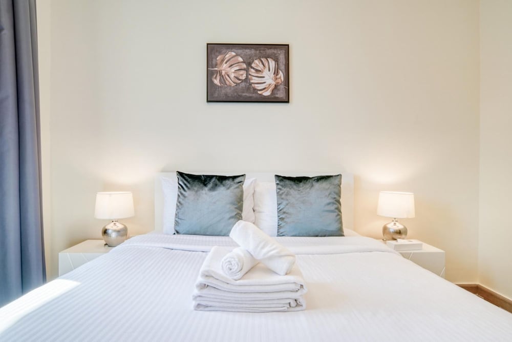 Upscale 2BR w Burj Khalifa Fountain Views