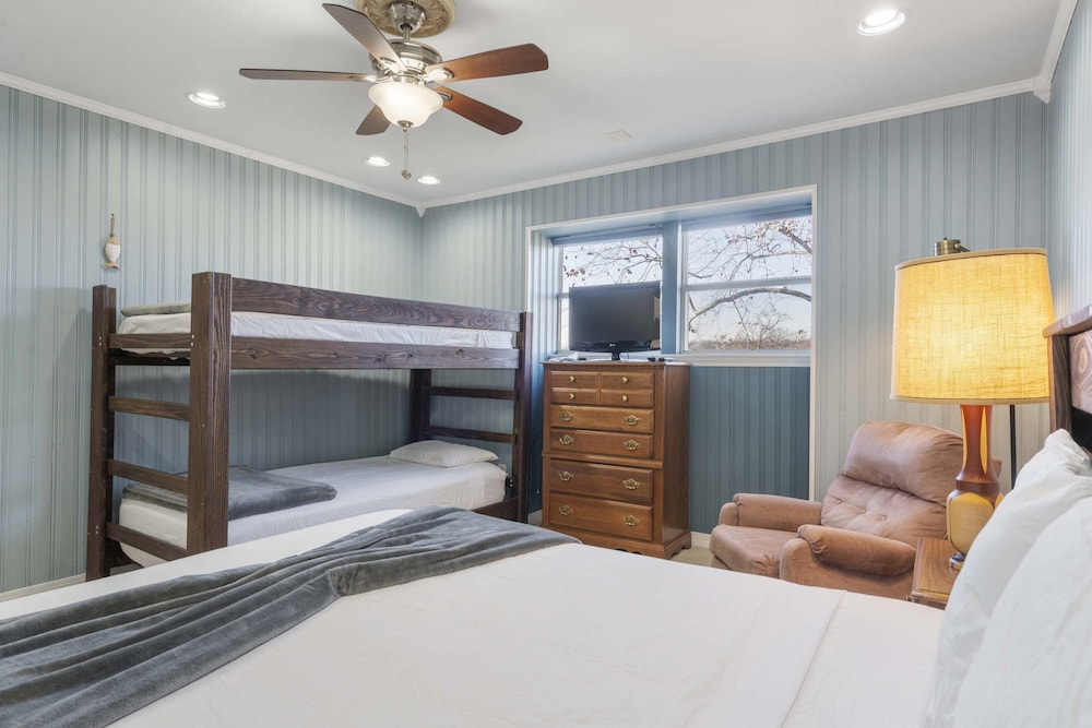 The Cozy Retreat Stay for 10!