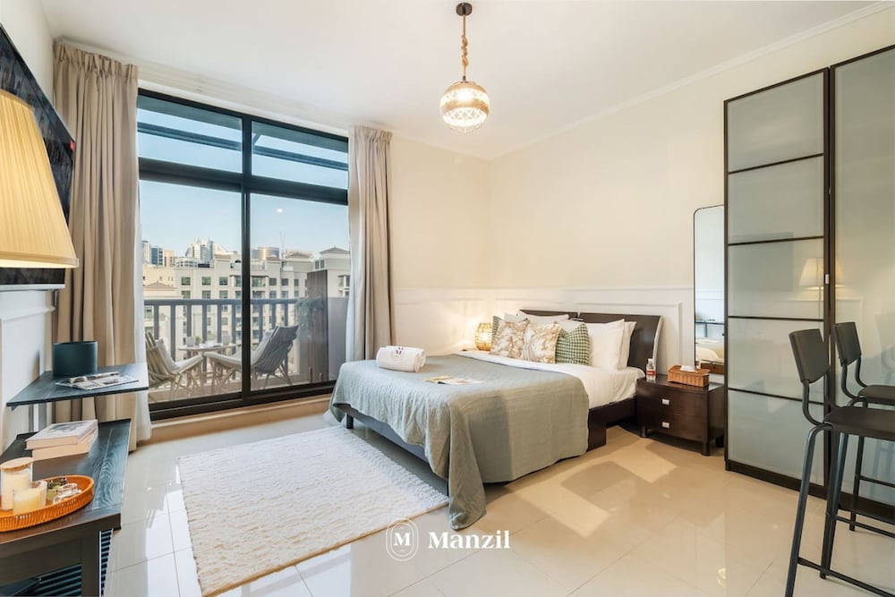 Canal View Studio Near Marina Palm Jumeirah