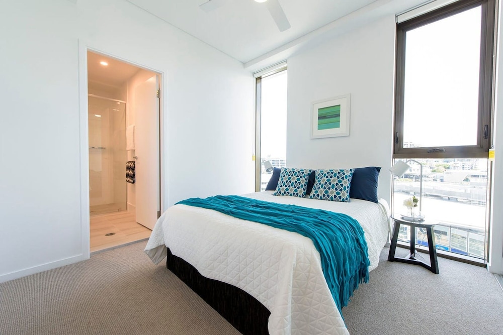 2BR Food Drink Hub Pool Balcony Gym Rooftop