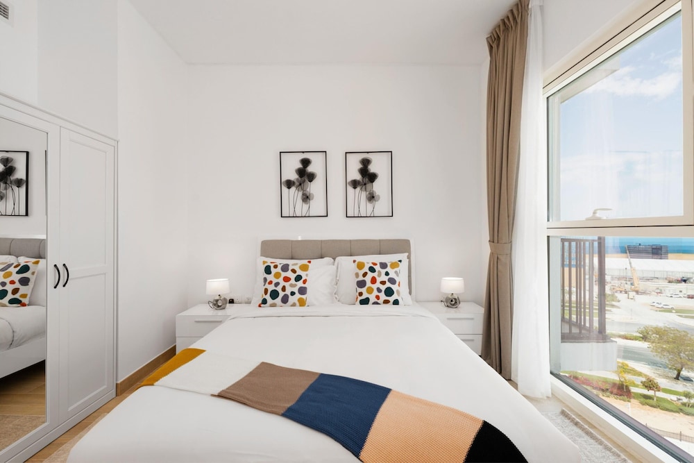 Chic Apt on Yas Island cls to ALL Main Attractions
