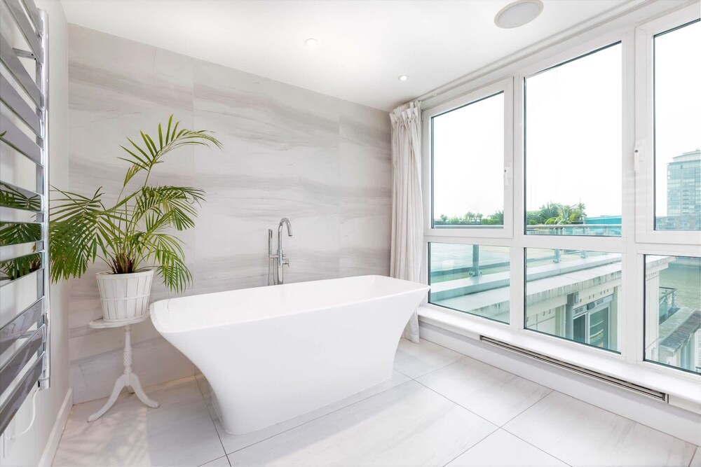 The English Rose Luxury 3 bed With Private Terrace - by Out of Office Lifestyle