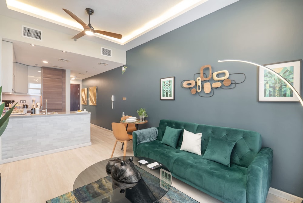 Calm 1-bedroom With Relaxing Balcony Atmosphere in Liwan