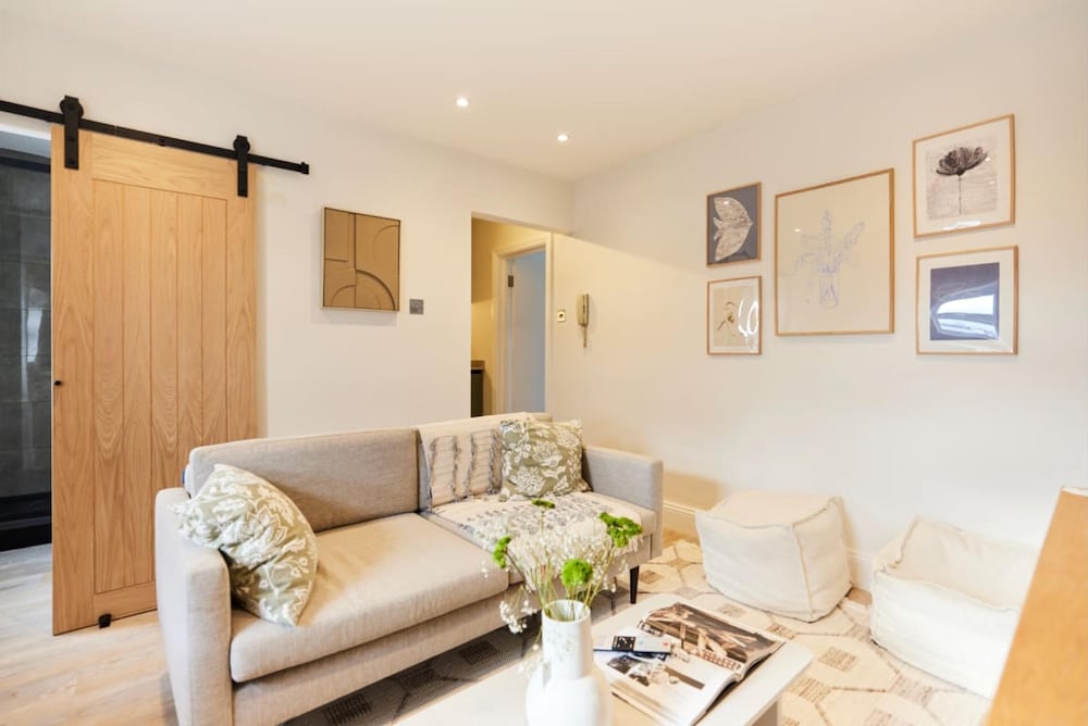 The North Notting Hill Crib - Bright 1bdr Flat