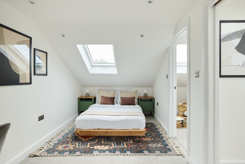 The Shepherd s Bush Wonder - Trendy 4bdr Home With Garden Terrace