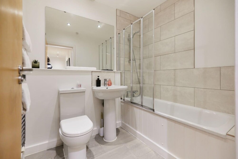 The Putney Escape - Trendy 2bdr Flat With Terrace Parking