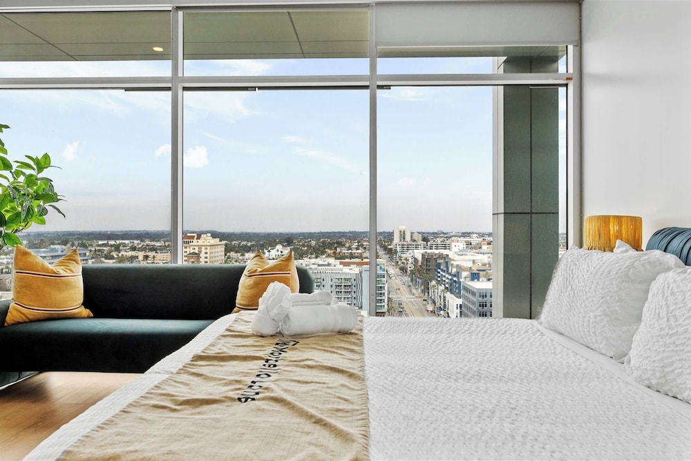@marbella Lane - 3BR Coastal Retreat w/ Luxe Touch
