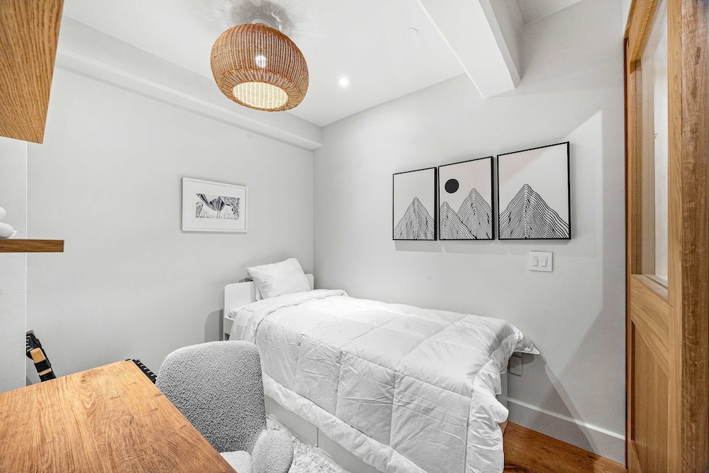 Havemeyer by Rove Travel Duplex Loft w Terrace