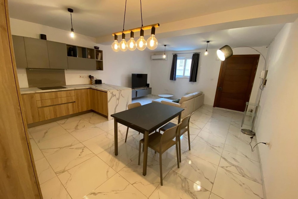 Modern Apart Heart Of Sliema V122 view 5