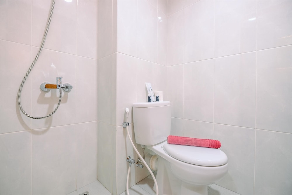 Cozy Stay and Comfort Studio at Evenciio Margonda Apartment