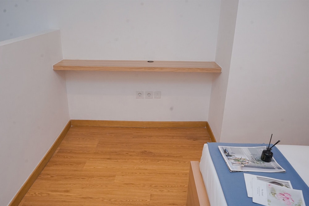 Comfort Studio Loft Apartment At Kingland Avenue