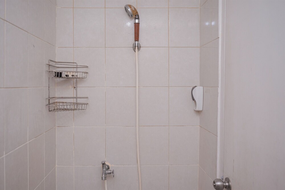 Comfortable and Warm Studio at Poris 88 Apartment