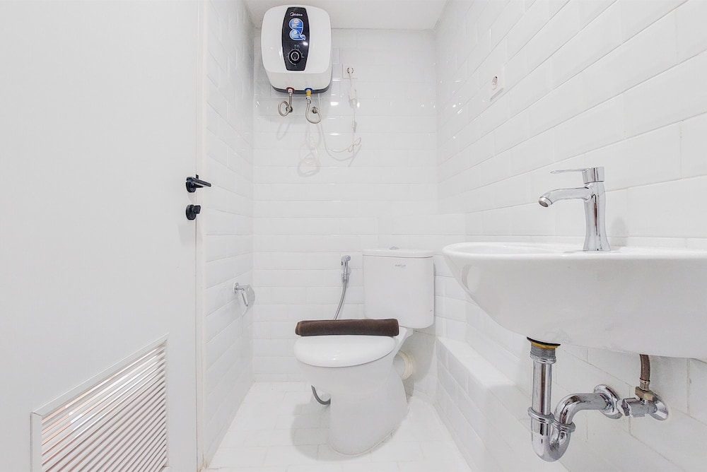 Good Deal And Comfortable Studio Loft At Kingland Avenue Apartment