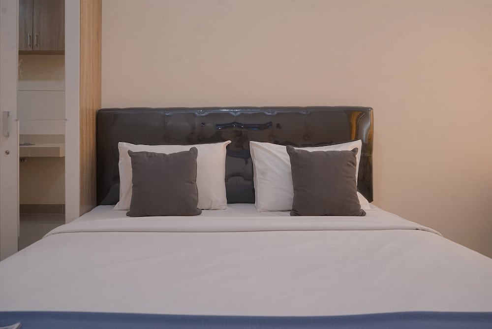 Convenient Studio Apartment At B Residence