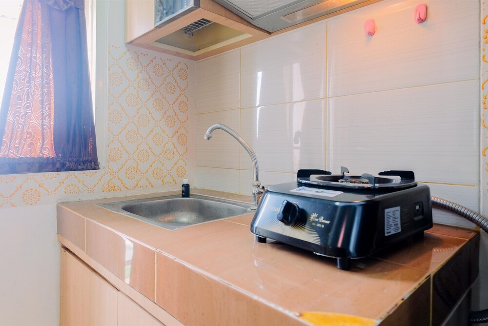 Good Deal And Homey Studio At Margonda Residence 4 Apartment, Depok - 10