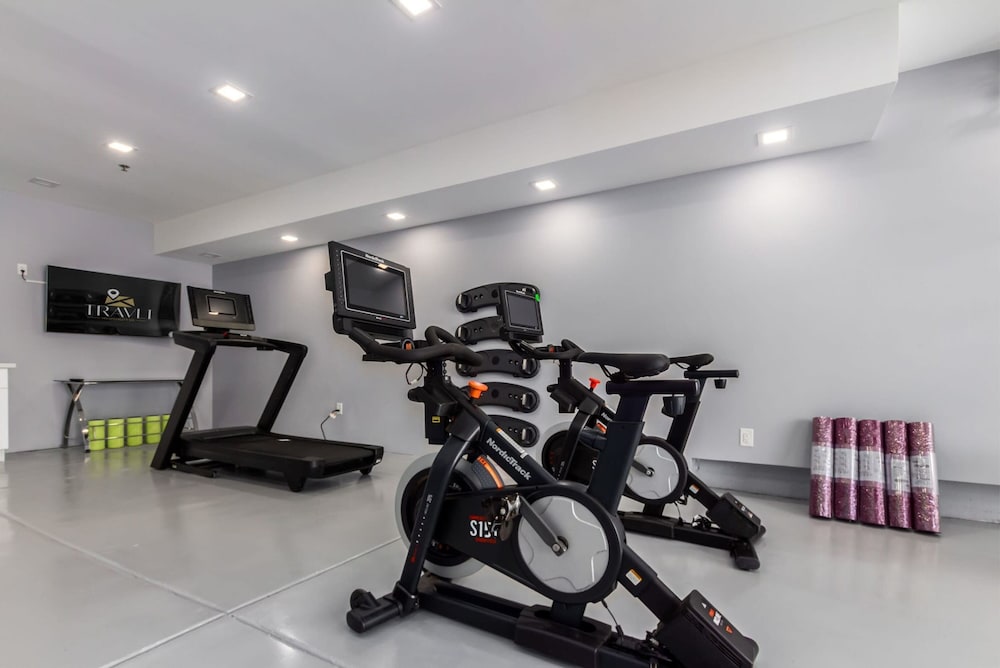 Heart of Old Town Full GYM Walkable to Everything