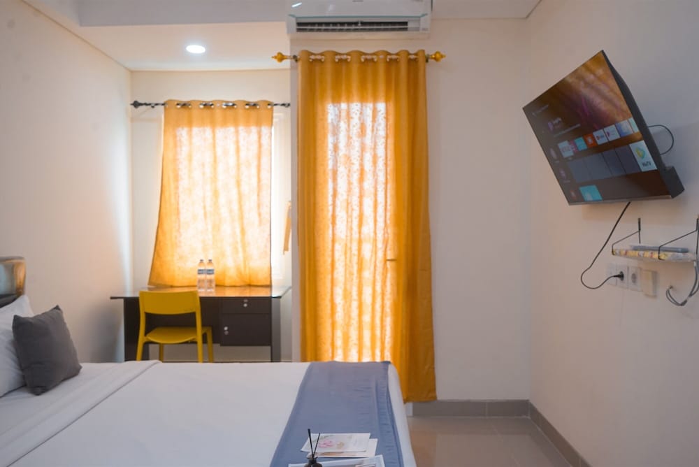 Convenient Studio Apartment At B Residence