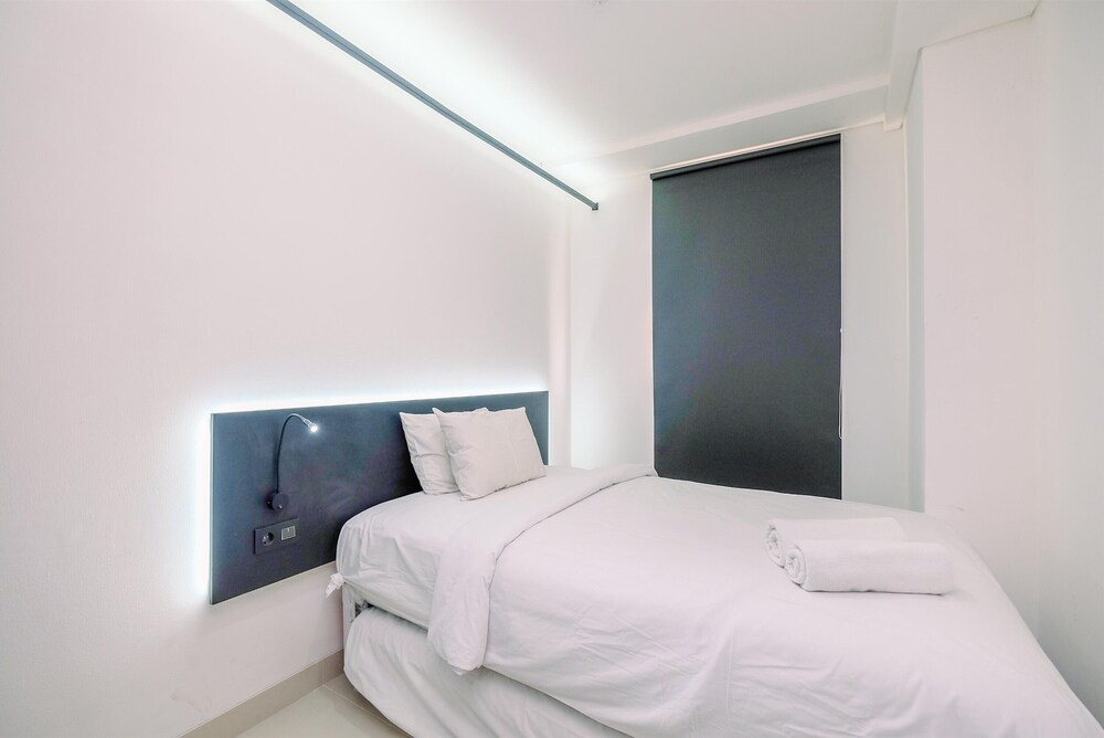 Luxury 2BR Apartment at Pejaten Park Residence with Bathtub