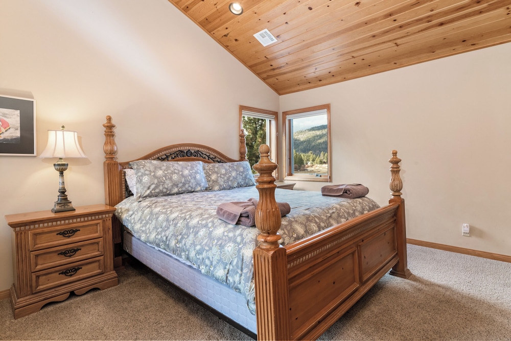Boulder Cove Lakefront Estate