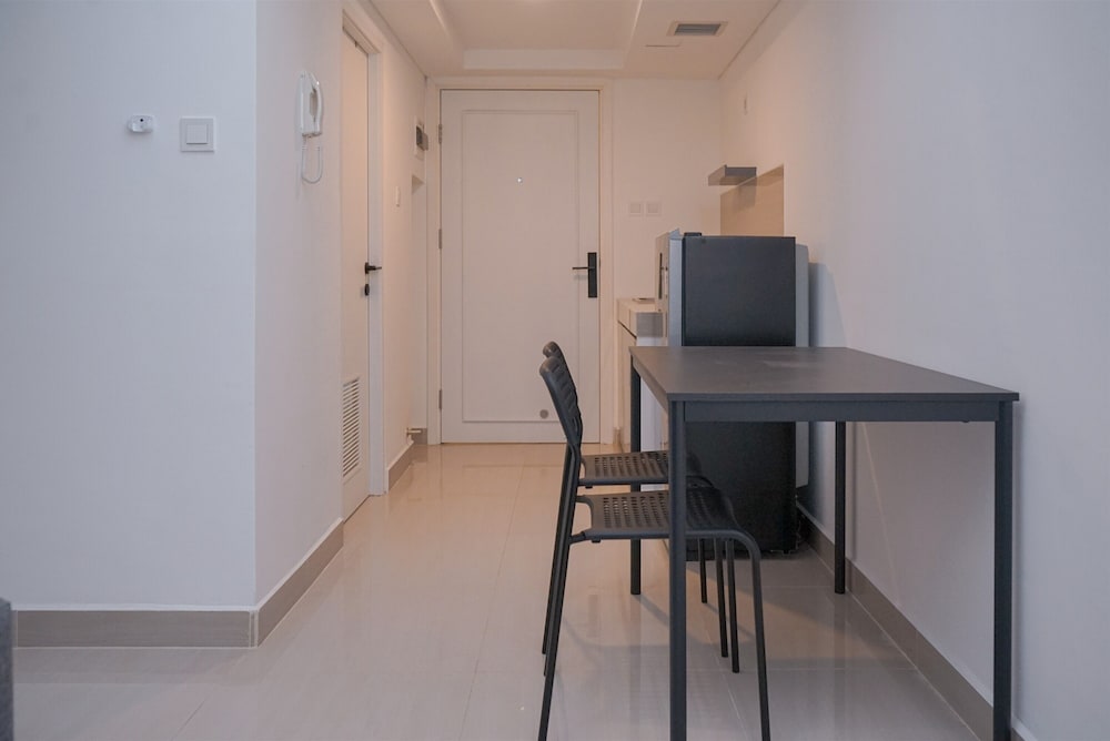 Spacious And Homey Studio Loft At Kingland Avenue Apartment