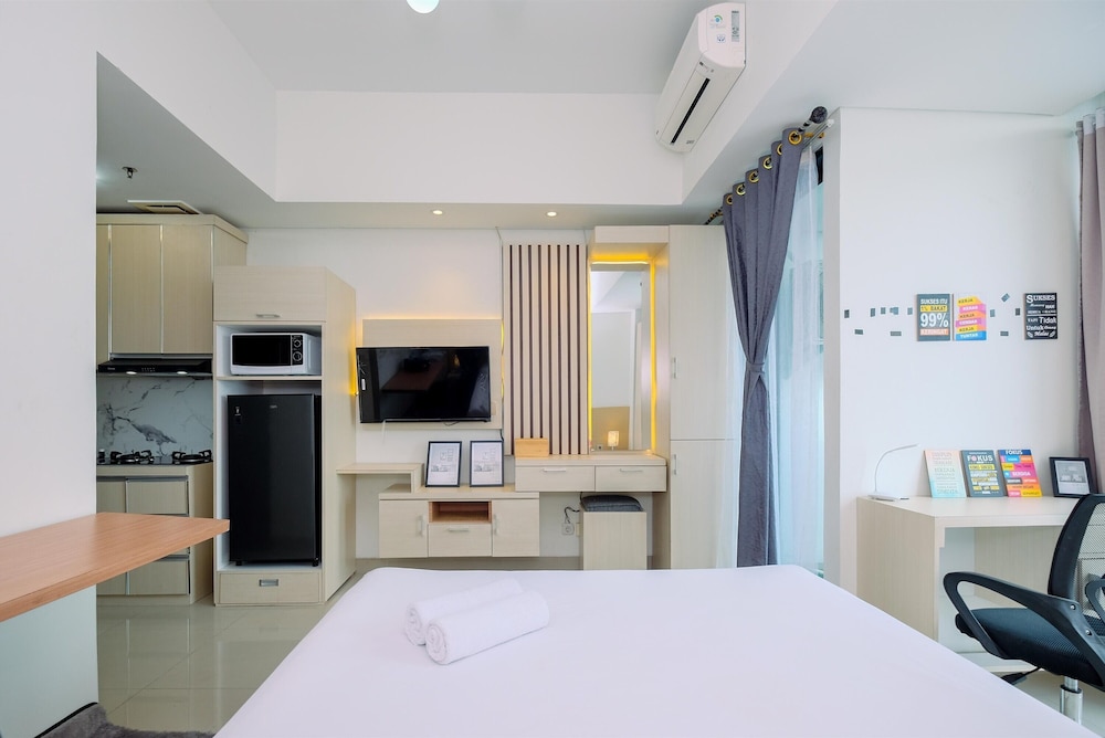 Cozy Stay Studio At Lrt City Bekasi Apartment