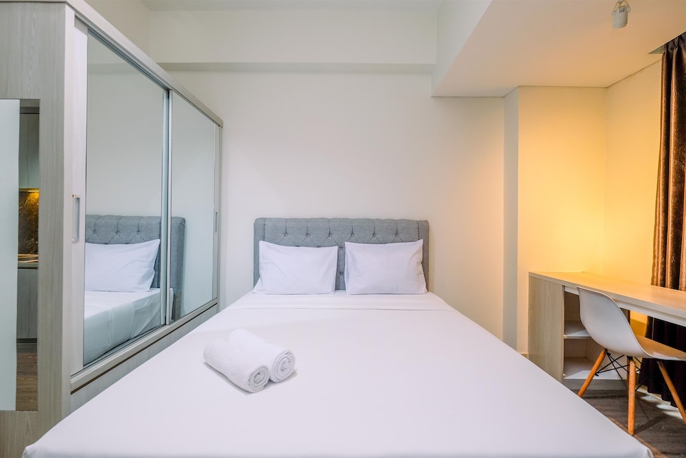 Homey And Restful Studio Lrt City Bekasi Apartment