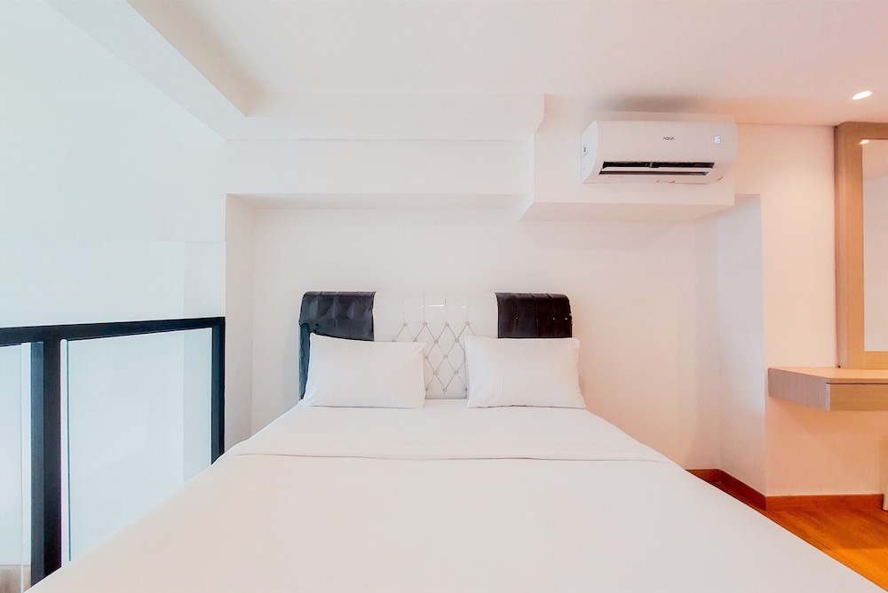 Good Deal And Comfortable Studio Loft At Kingland Avenue Apartment