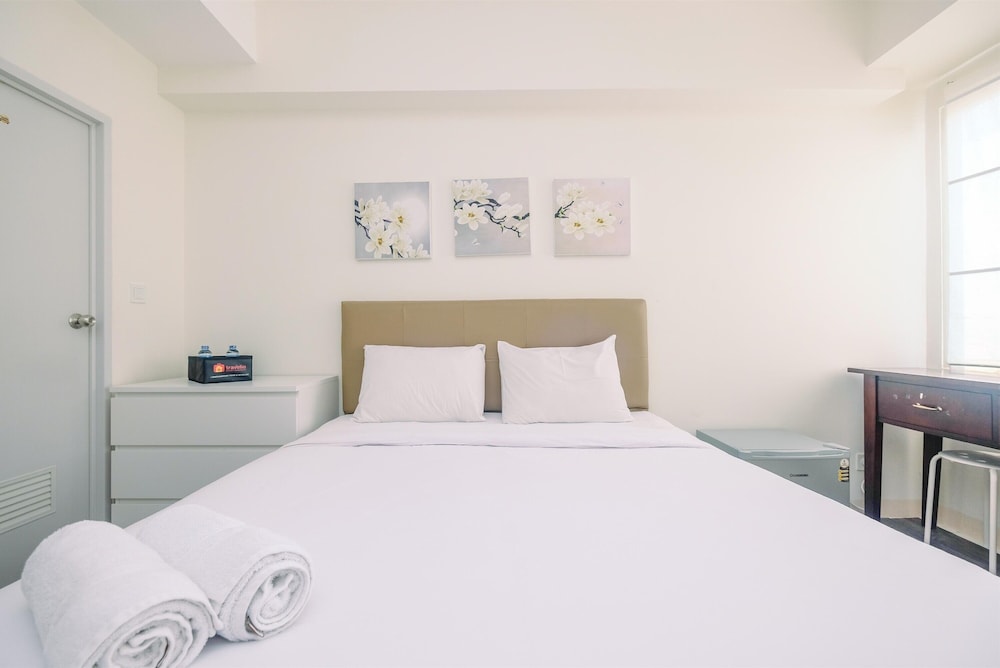 Comfortable and Lovely Studio Podomoro Golf View Apartment