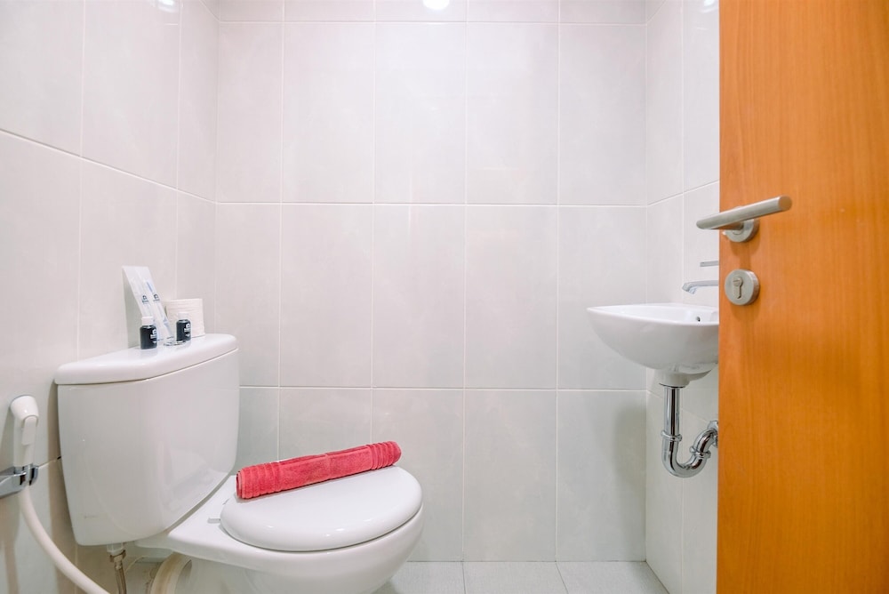Cozy Stay and Comfort Studio at Evenciio Margonda Apartment