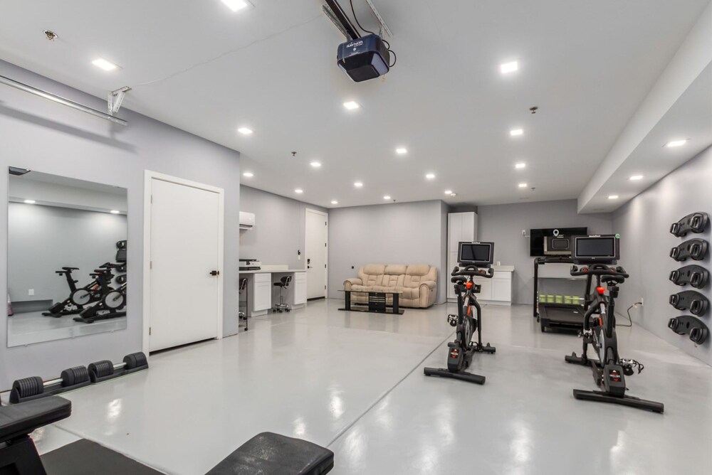 Heart of Old Town Full GYM Walkable to Everything