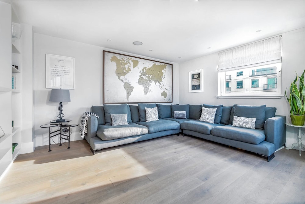 The English Rose Luxury 3 bed With Private Terrace - by Out of Office Lifestyle