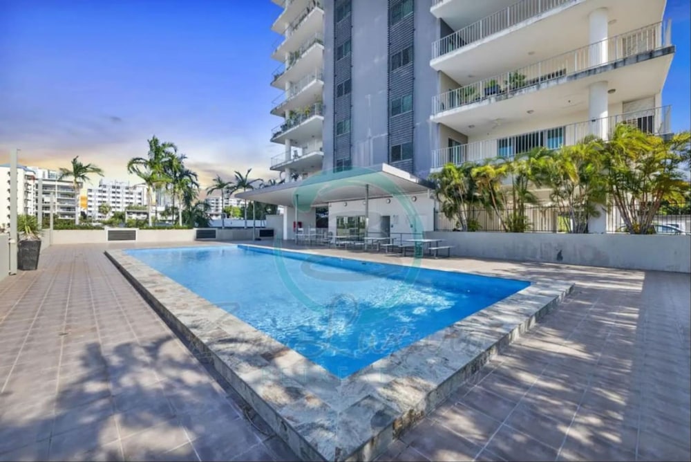 Pinnacle Penthouse Ambience Views Pool Gym - Image 4