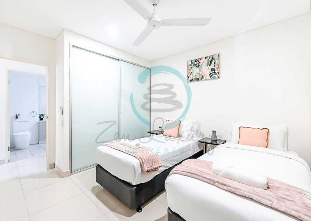 Townscape Vista Pool Gym Workspace Balcony - Image 4