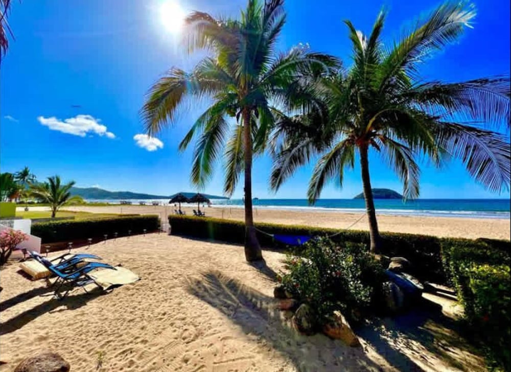 Beachside - Casa Sirena 1BR Suite