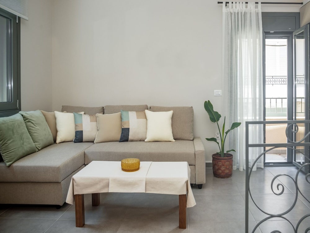 Elegant City Apartment - 250m From Solomos Square